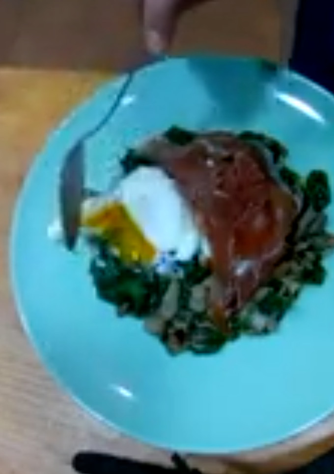 Una foto de Nido de espinacas con huevo poche para dieta