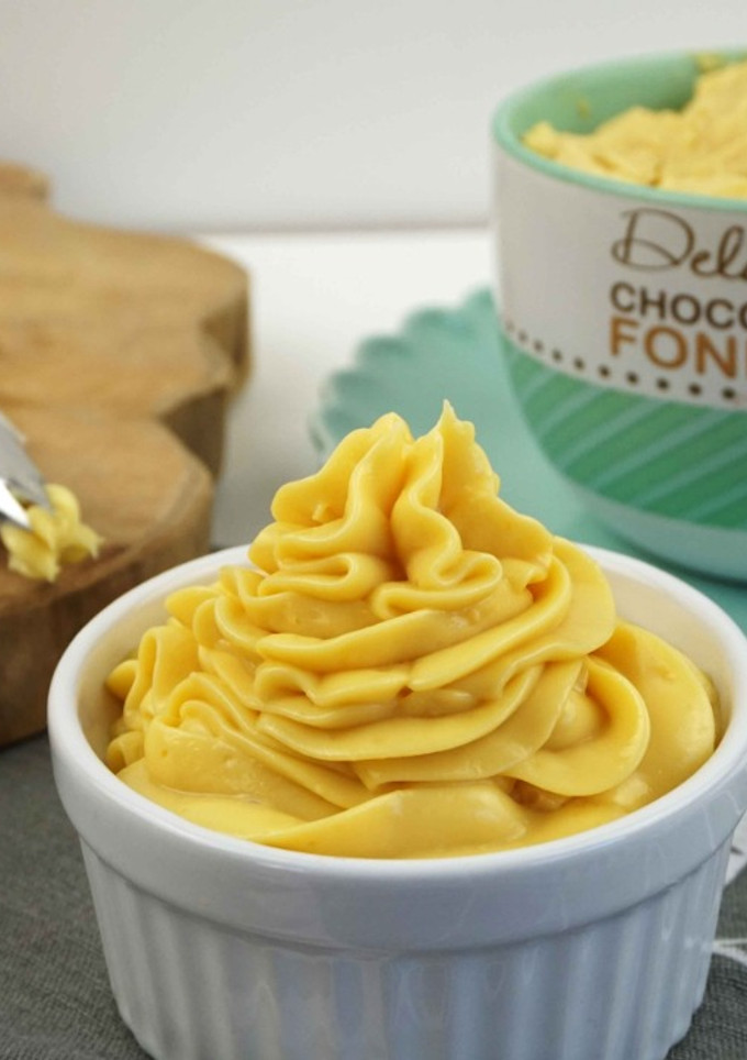 Una foto de La mejor crema pastelera, ideal para rellenar y decorar tartas