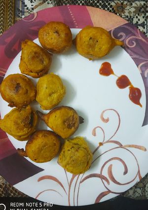 आलू वड़ा (Aloo Vada recipe in Hindi) रेसिपी मुख्य फोटो