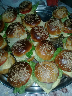 صورة لوصفة همبرغر منزلي سهل وسريع 🍔🍟