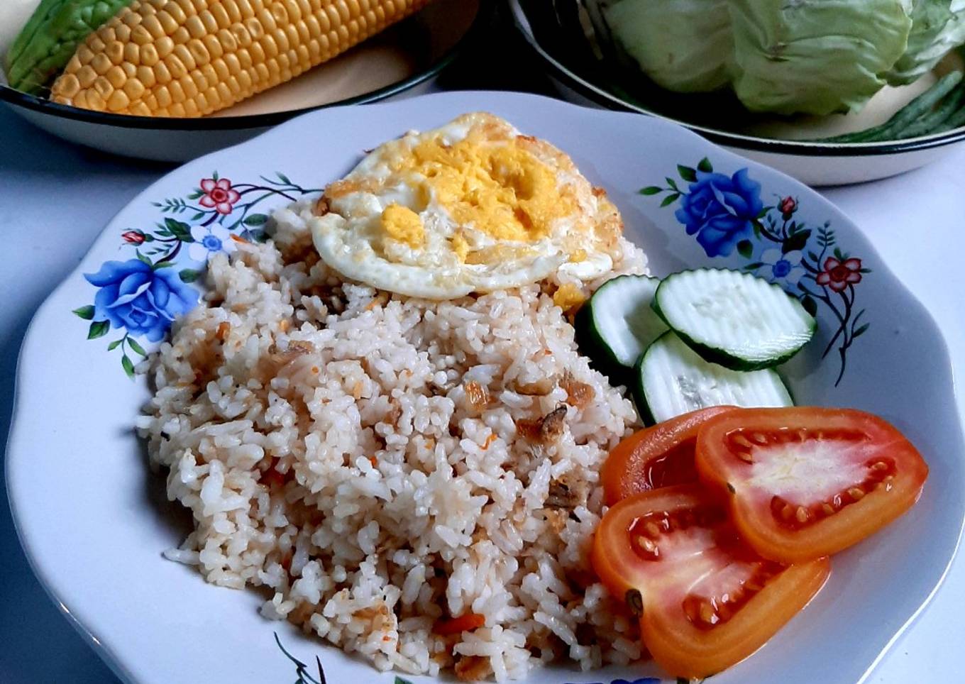 Bagaimana Membuat Nasi Goreng Ikan Asin Telur Ceplok, Enak