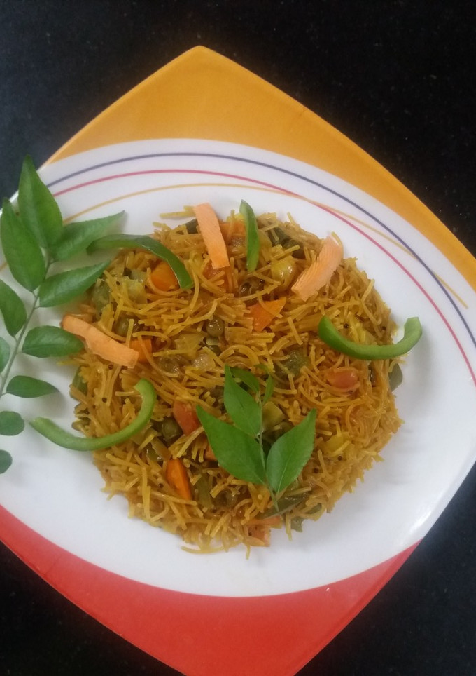વરમીઁસેલી વેજીટેબલ ઉપમા (Vermicelli Vegetable Upma Recipe In Gujarati) રેસીપી મુખ્ય ફોટો