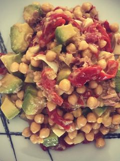 Una foto de Ensaladilla de garbanzos fría