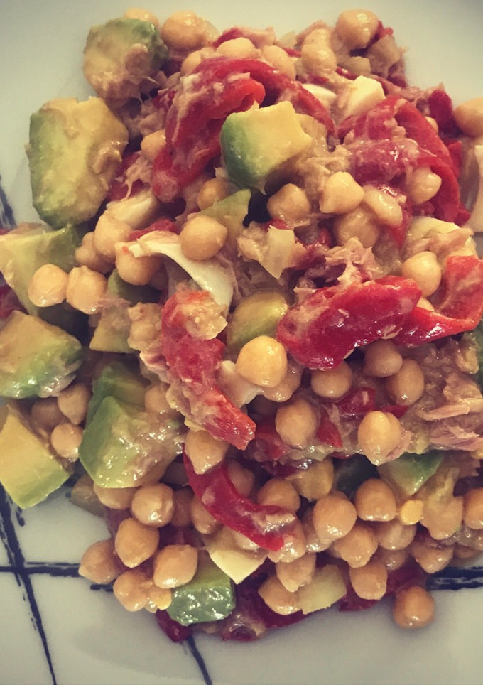 Una foto de Ensaladilla de garbanzos fría