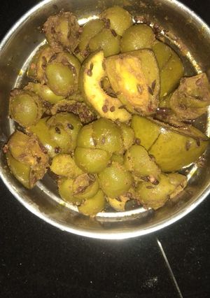 केरी,गुंदे का अचार (Keri Gunde ka achar recipe in Hindi) रेसिपी मुख्य फोटो
