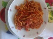 Una foto di guanciale cipolla pasta