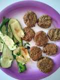 Polpette di lenticchie del giorno prima e zucchina grattugiata
