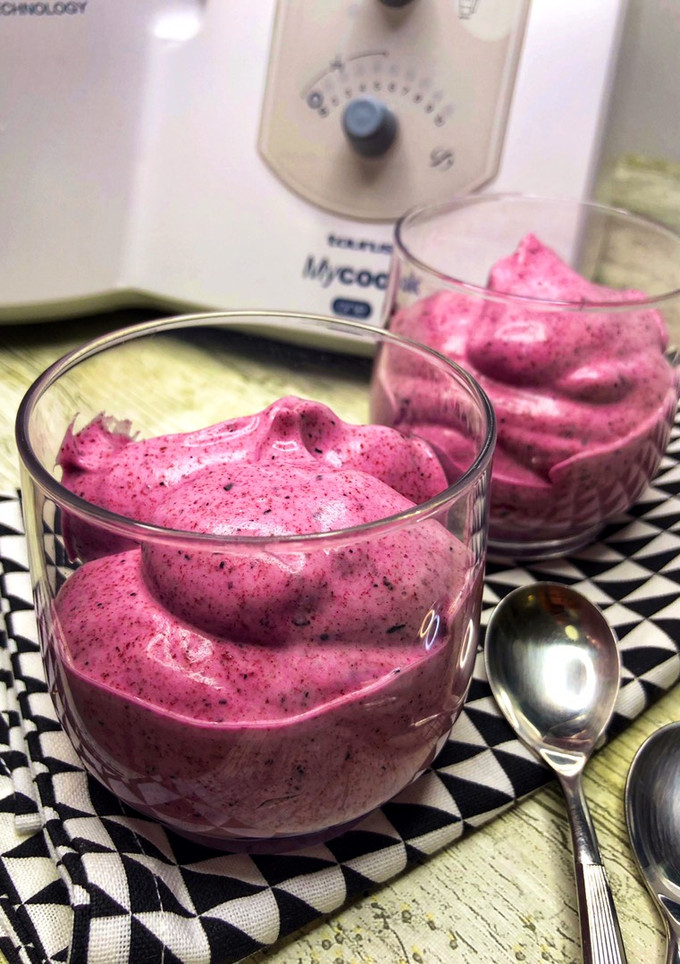 Una foto de Espuma mágica de arándanos con MyCook One