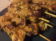 Una foto de pechuga de pollo de filipinas