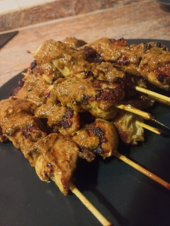 Una foto de Pollo Satay 🍗
