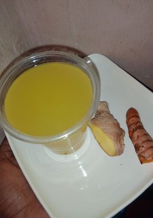 A picture of Tumeric and ginger drink.