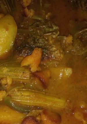 সব্জী দিয়ে পোনা মাছ (sabji diye pona maach recipe in Bengali) রেসিপির প্রধান ছবি