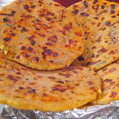 A picture of Missi roti...