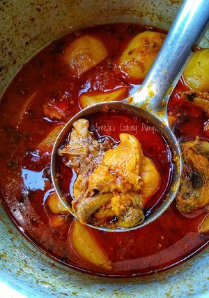 প্রেশার কুকারে চিকেন কারি (pressure cooker chicken curry recipe in Bengali) রেসিপির প্রধান ছবি