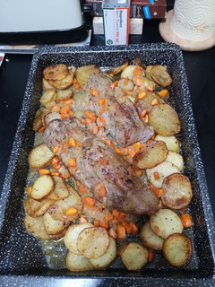 Una foto de Solomillo con patatas al horno