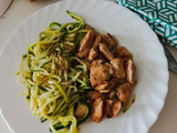 Pollo con calabacín al limón