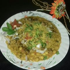 A picture of White Peas Chaat.