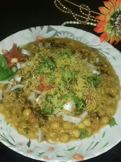 A picture of White Peas Chaat.