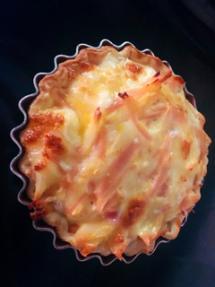 Una foto de Mini tartas de jamón y queso♥️