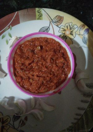 टमाटर और लहसुन की चटनी(tamater aur lehsun ki chutney recipe in hindi) रेसिपी मुख्य फोटो