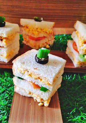 A picture of Scrambled Egg and Cheese Sandwiches.