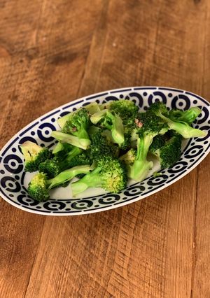 A picture of 🥦 Anchovies and broccoli, a perfect combination.