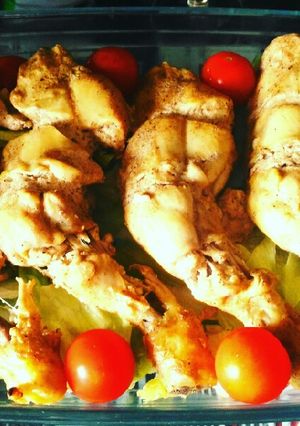 Une photo de Poulet tandoori sur son lit de salade