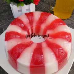 A picture of Puding Merah Putih.