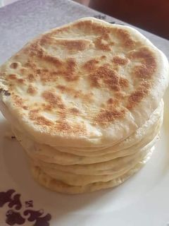 O poză a rețetei Turte umplute cu brânză, ceapă și mărar.