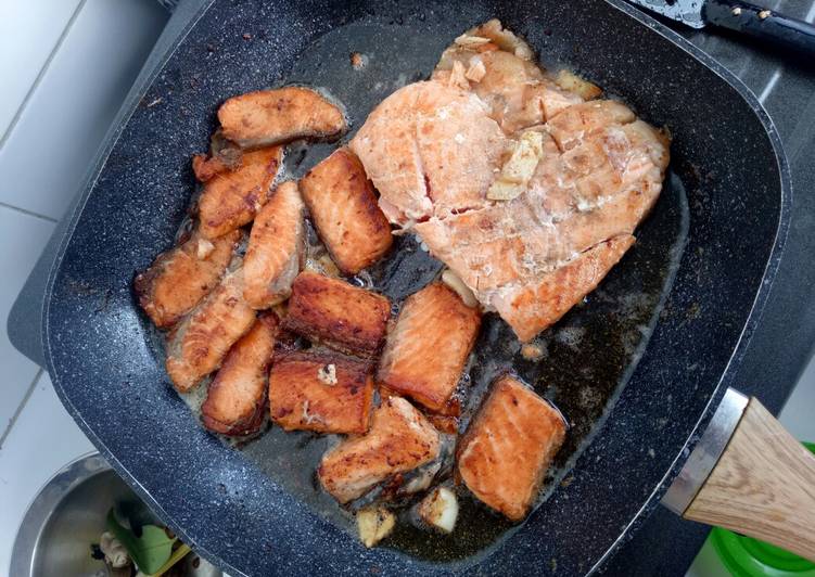 Mudah Cepat Memasak Salmon panggang Teflon Paling Enak