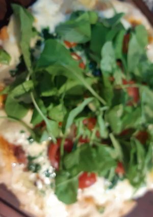 Una foto de Pizza con burrata