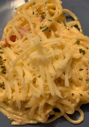 Sajtos-tejszínes-sonkás tészta recept fotója