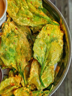 A picture of Palak crispies.