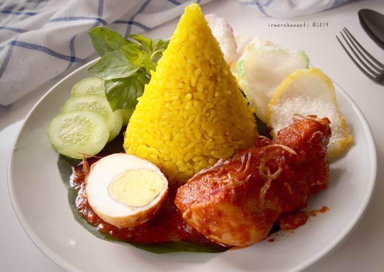 Nasi Kuning Khas Banjar