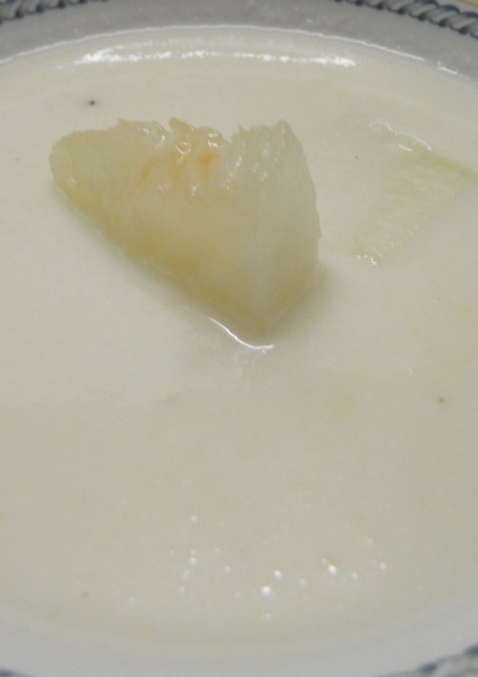 Una foto de Sopa de melón y piña con yogur
