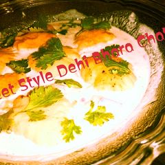 A picture of Street Style Dahi Bara Chat.