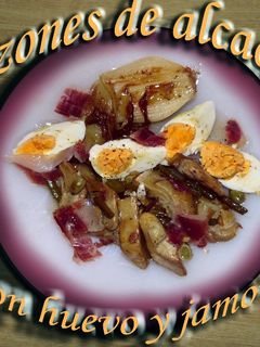 Una foto de Alcachofa salteada con huevo y jamón