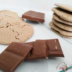 Una foto de Galletas de merengue japonés con chocolate y coco