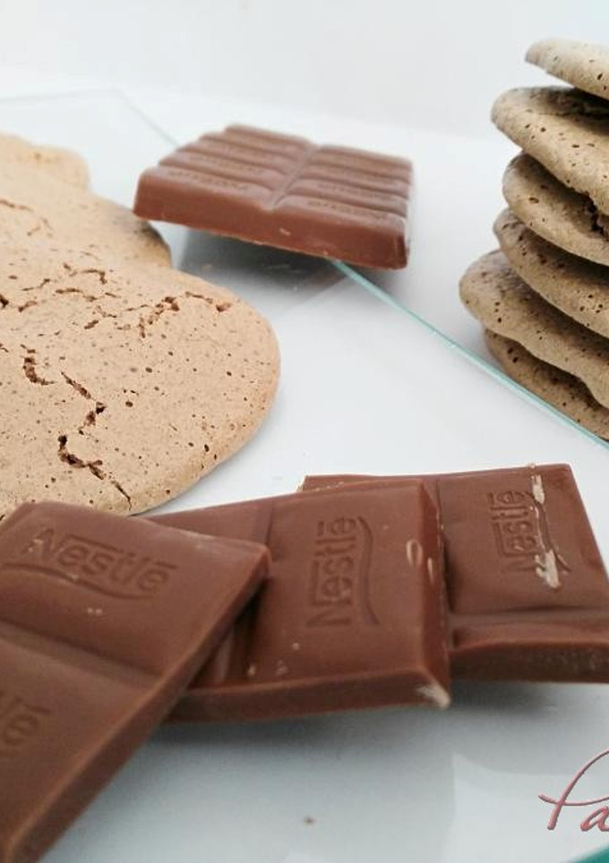 Una foto de Galletas de merengue japonés con chocolate y coco
