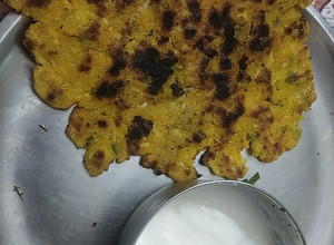 A picture of Methi makki ki roti.