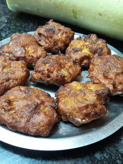 சுரைக்காய் பன்னீர் ப்ரிட்டர்ஸ் செய்முறை முக்கிய புகைப்படம்