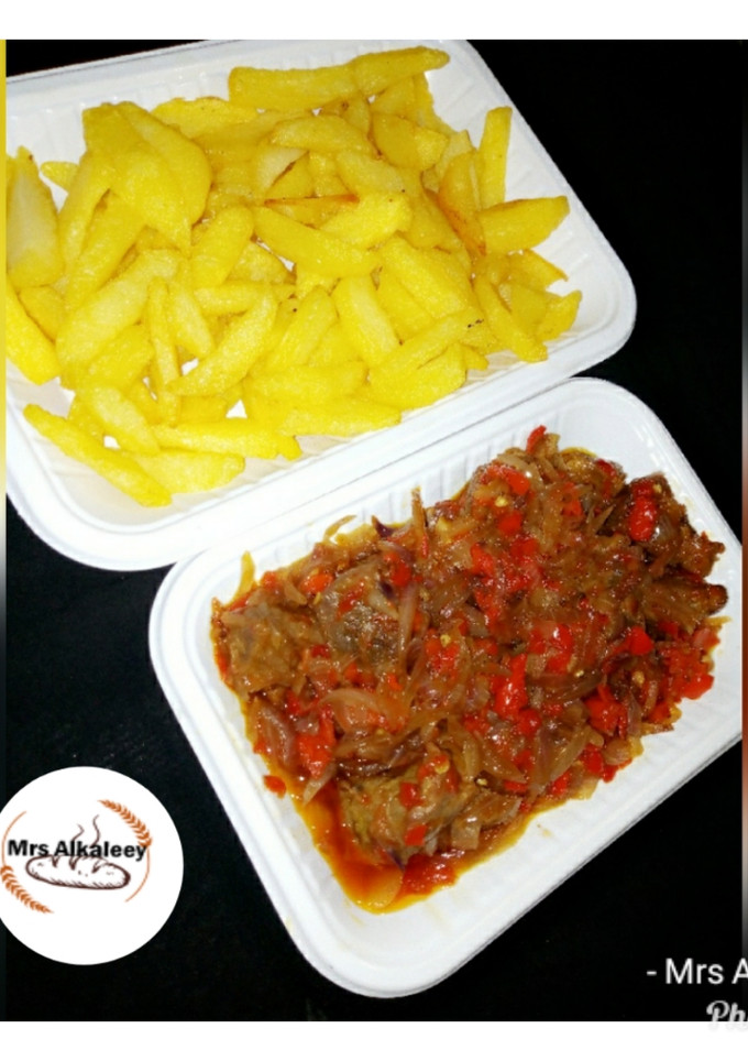 A picture of Fried Irish with meat souce.