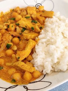 Una foto de Pollo con garbanzos al Garam Masala
