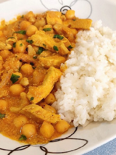 Una foto de Pollo con garbanzos al Garam Masala