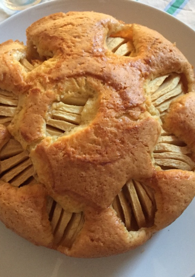 Una foto de Bizcocho de manzana facilísimo en thermomix ¡merienda 10! 🥛🍏🍎😋
