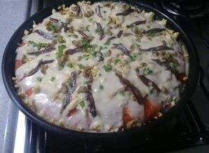 Una foto de Pizza con anchoas y roquefort