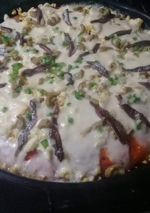 Una foto de Pizza con anchoas y roquefort
