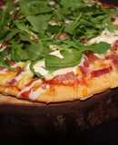 Pizza César con masa casera