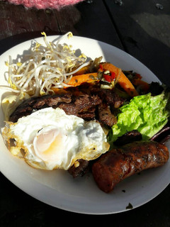 Una foto de Churrasquito con mix de ensaladas