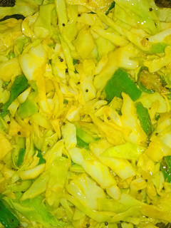 કોબીજ લીલાં મરચાં નો સંભારો (Cabbage Green Chilly Sambharo Recipe In Gujarati) રેસીપી મુખ્ય ફોટો